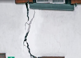 018 - Risse in den Häusern I